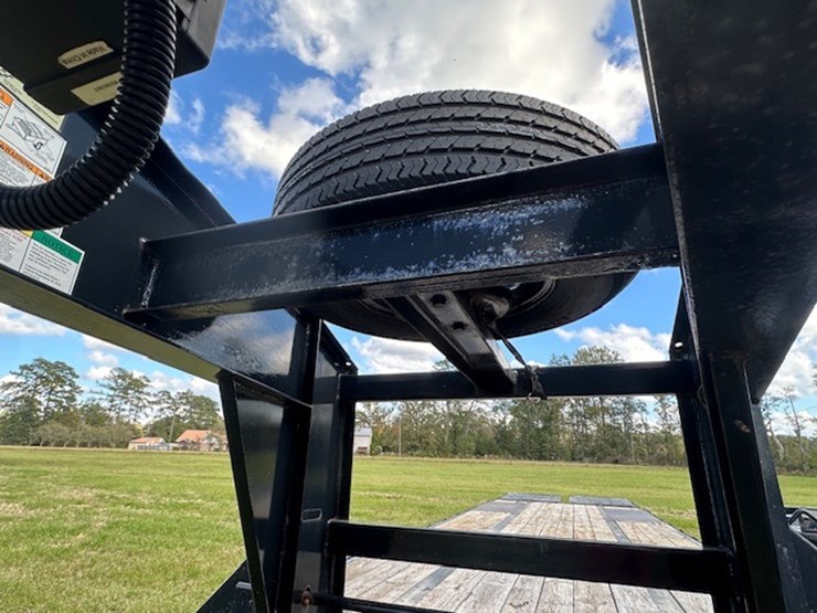 2023-big-tex-25'-gooseneck-image-13