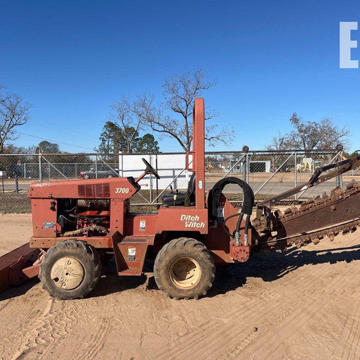 2004 DITCH WITCH 3700