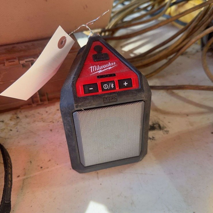 Milwaukee wireless job site speaker with battery