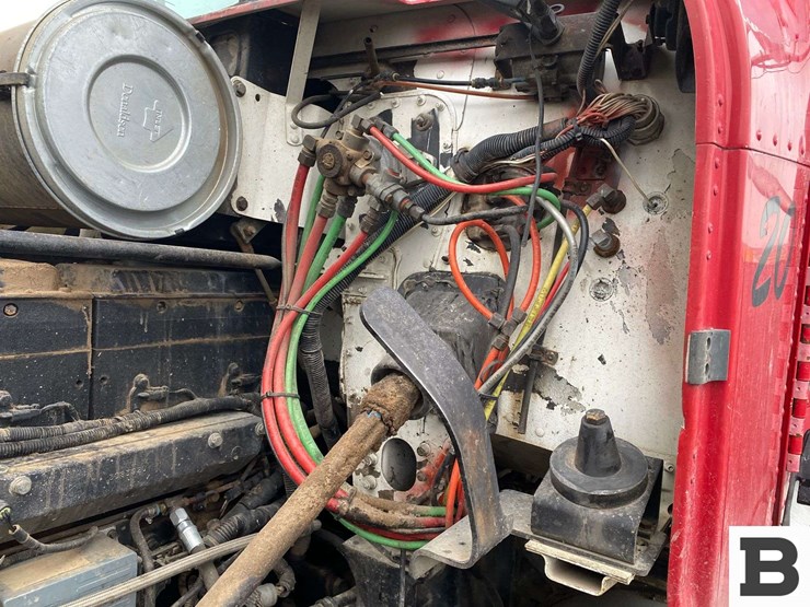 1993-freightliner-fld120-image-44