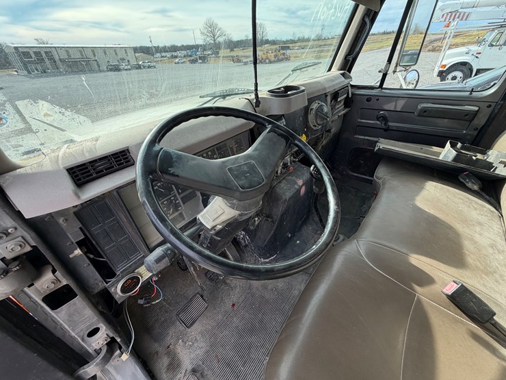 international-4700-image-18