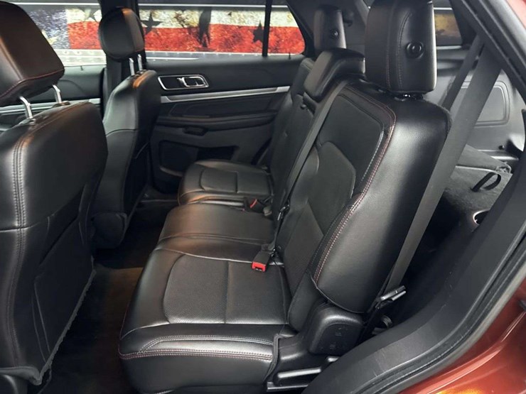 2016-ford-explorer-image-16