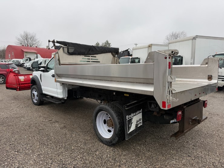 2022-ford-f550-image-5