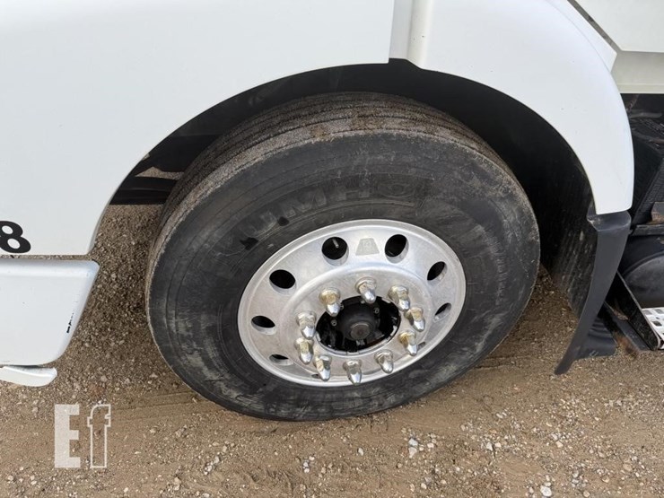 volvo-vnm64t630-image-9