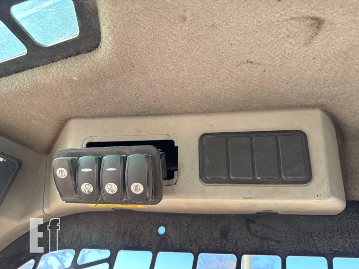 2019-caterpillar-226d-image-25