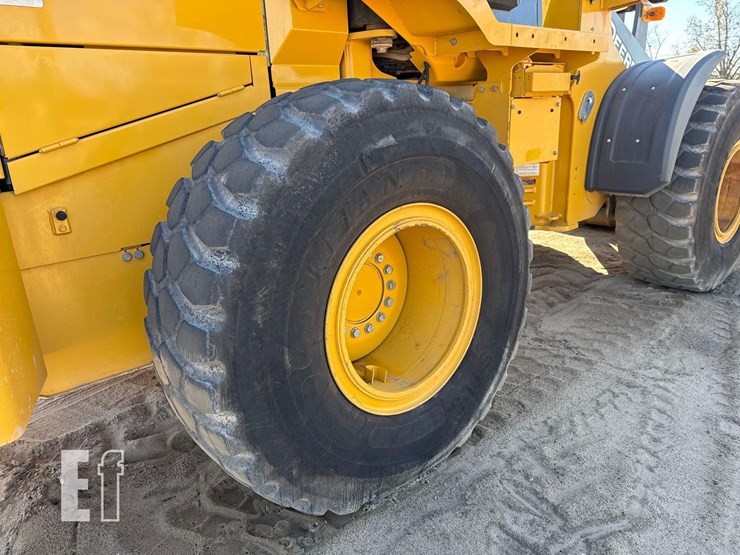 2022-deere-624-p-tier-image-12