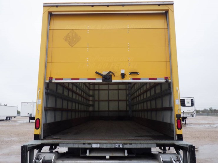 freightliner-m2-106-image-8