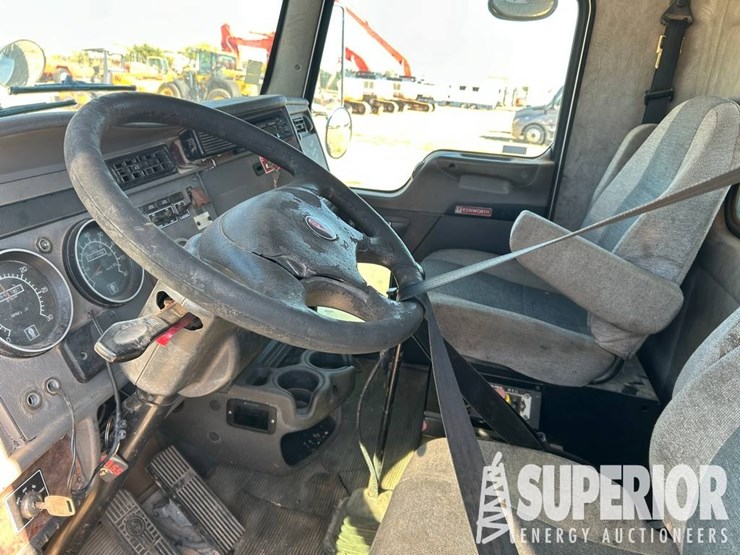 kenworth-t300-image-4