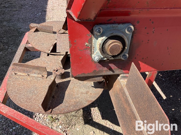 chandler-dry-litter-spreader-image-19