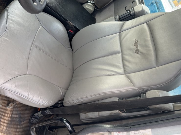 2012-peterbilt-337-image-24