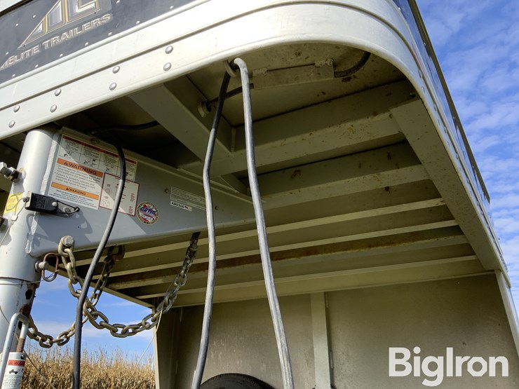 2019-elite-tri/a-gooseneck-livestock-trailer-image-13