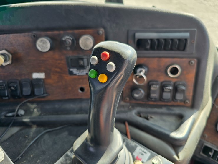 2003-peterbilt-320-image-62