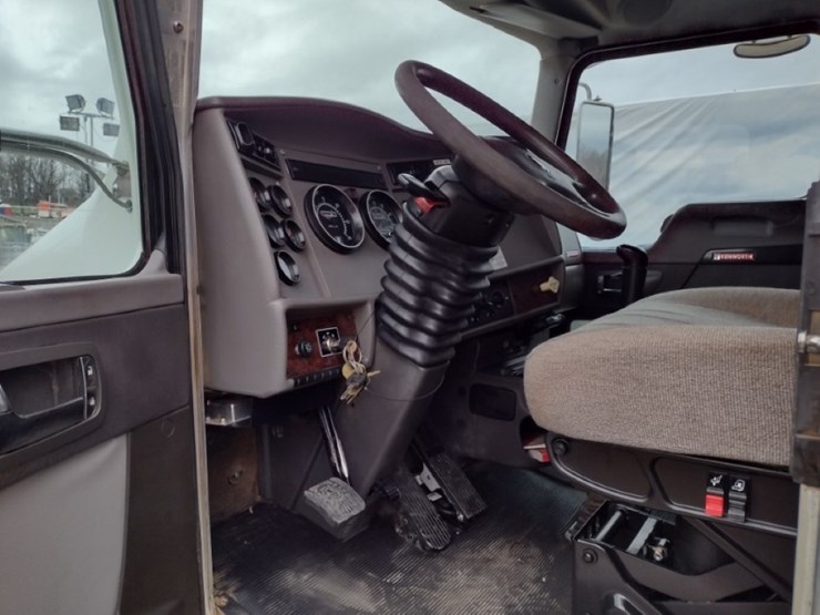 2009-kenworth-t370-image-15