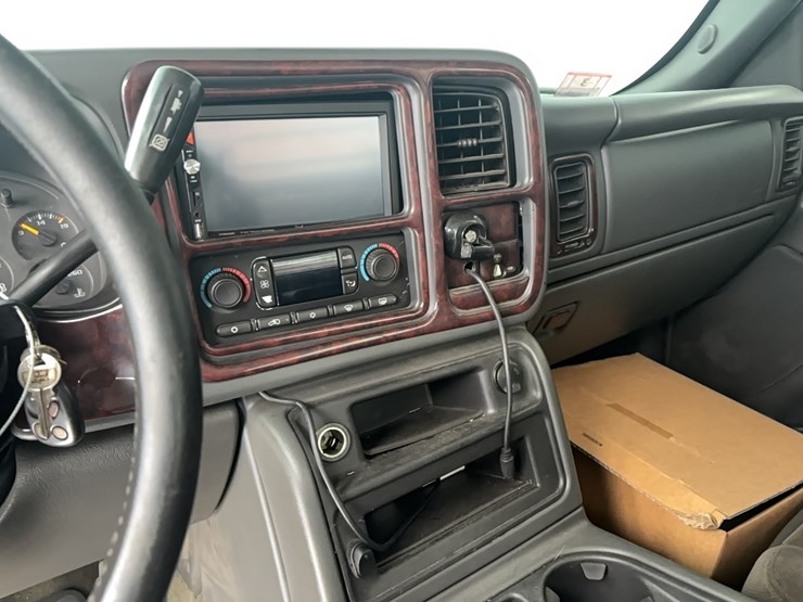 2004-gmc-sierra-1500-image-12