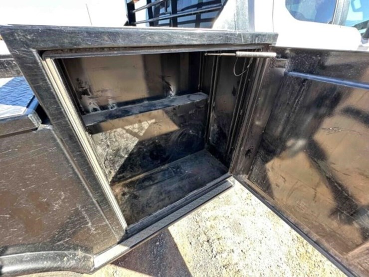 2024-ford-f350dually-1-ton-image-29