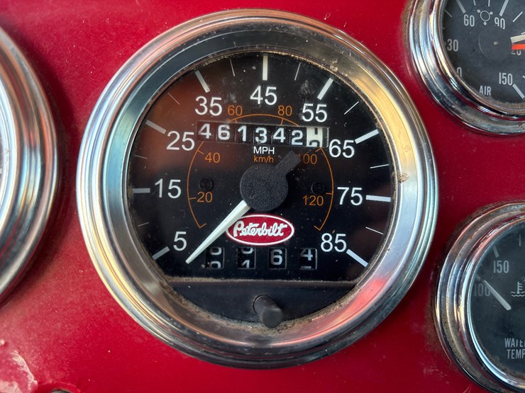 2002-peterbilt-379-image-21