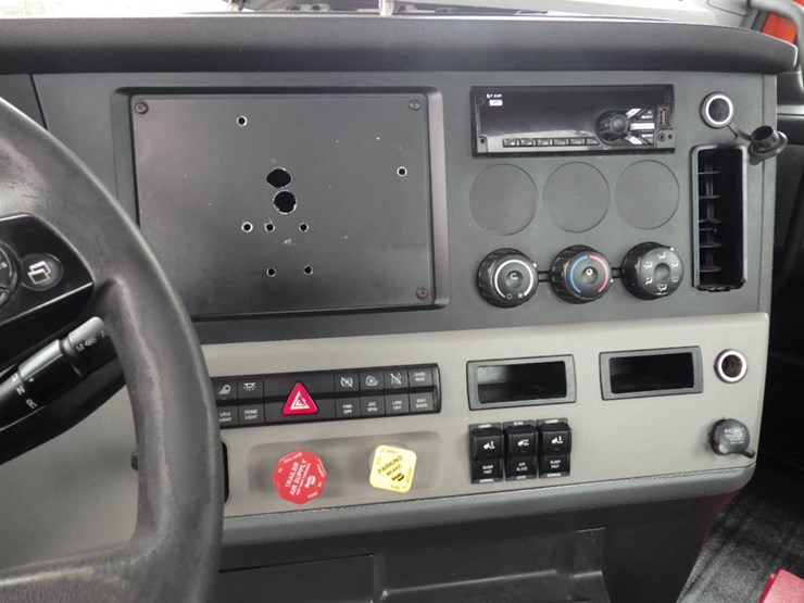 freightliner-cascadia-116-image-21