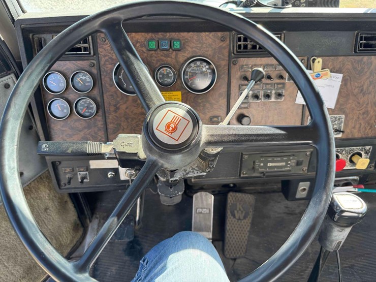 1992-kenworth-t400-image-7