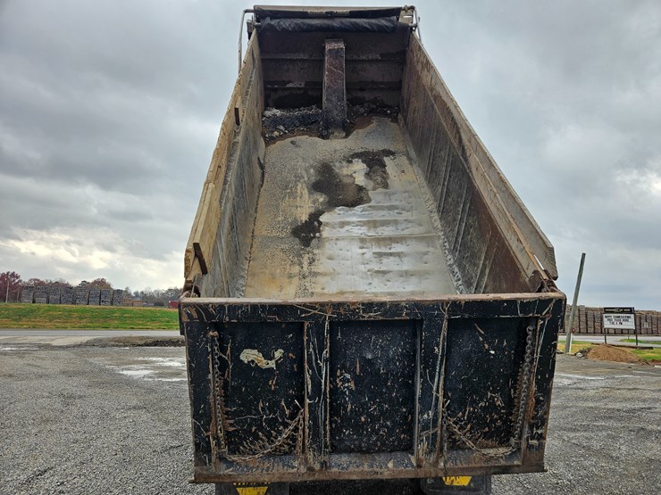 freightliner-columbia-120-image-36