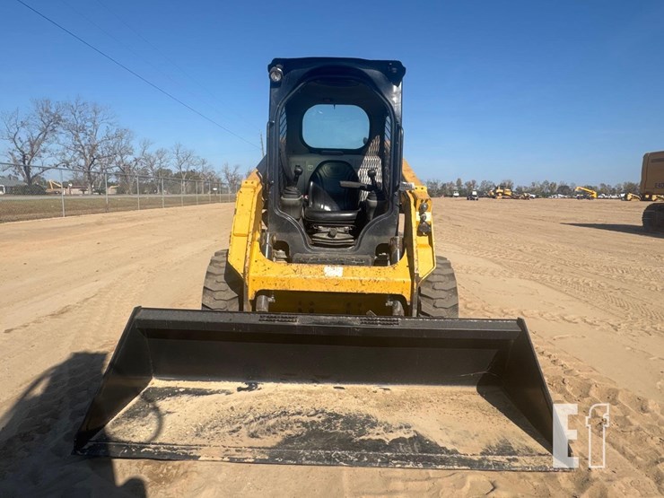 2019-caterpillar-226d-image-3