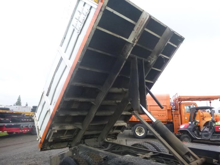 2003-international-durastar-4300-image-9