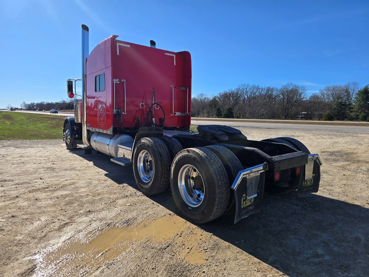 2005-peterbilt-379-image-19