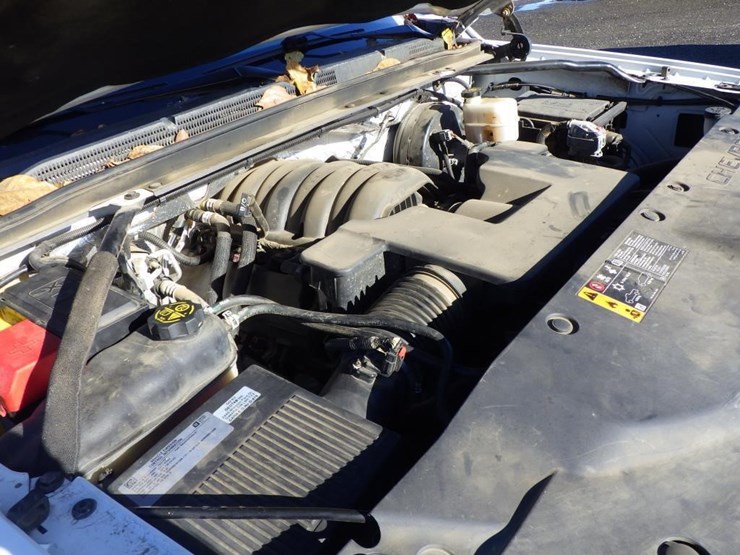 2019-chevrolet-suburban-image-11