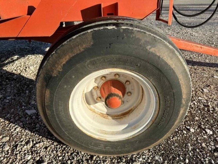 300-bushel-killbros-grain-cart-w/-side-auger-image-8