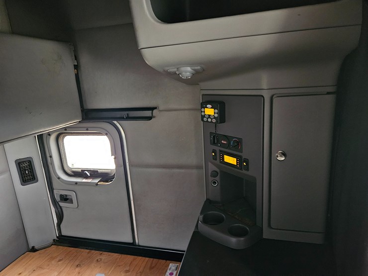 peterbilt-579-image-72