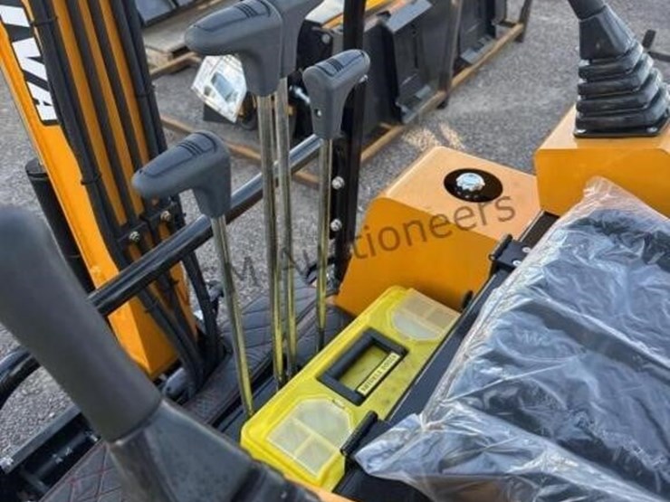 2025-miva-15-mini-excavator-image-11