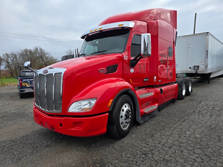 2017-peterbilt-579-image-3