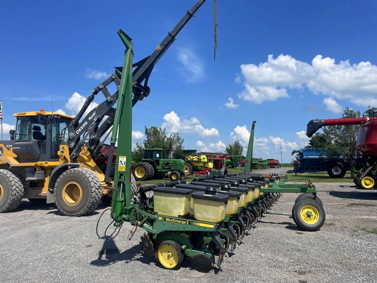 john-deere-7300-image-1