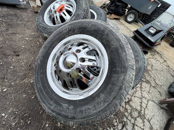 #6103-•-weld-racing-16"-aluminum-dually-rims,-with-steel-inner-rims-and-michelin-tires-(door-04)-image-9