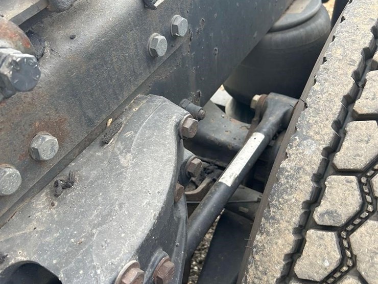 peterbilt-384-image-14