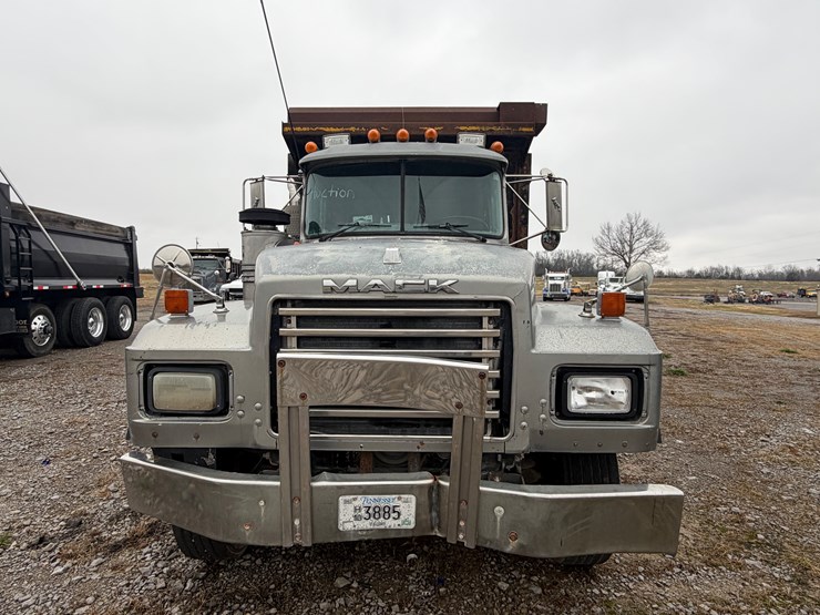mack-rd688s-image-2