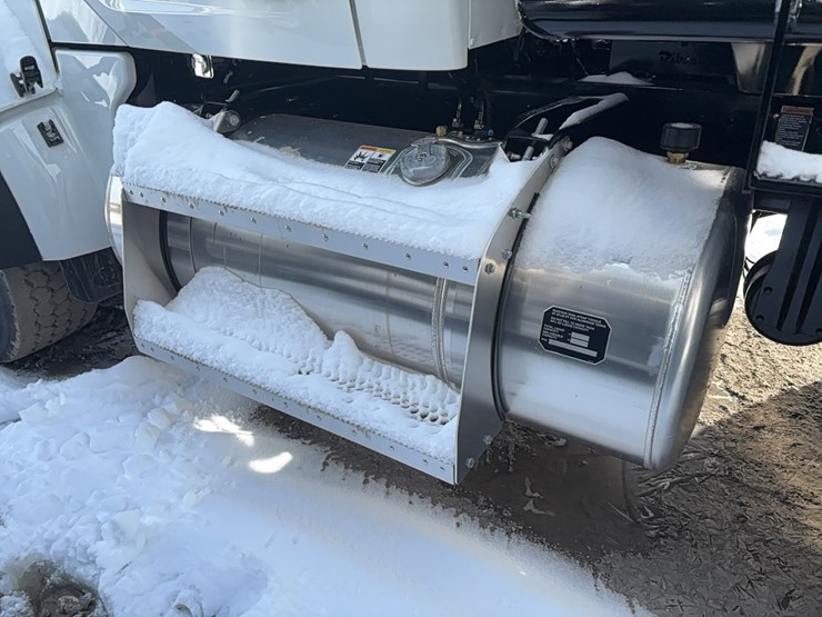 peterbilt-567-image-11