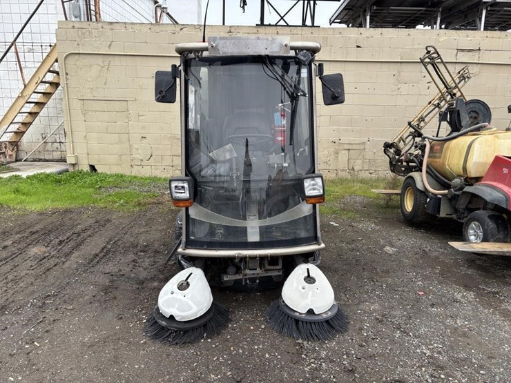 applied-sweepers-636hs-image-5