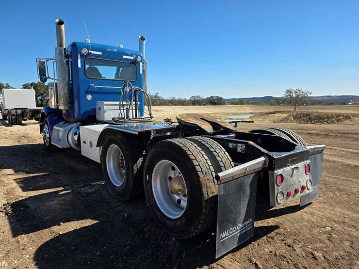 2013-peterbilt-367-image-7