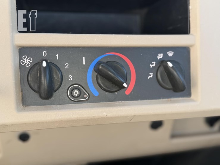 2019-john-deere-gator-xuv-835r-image-15