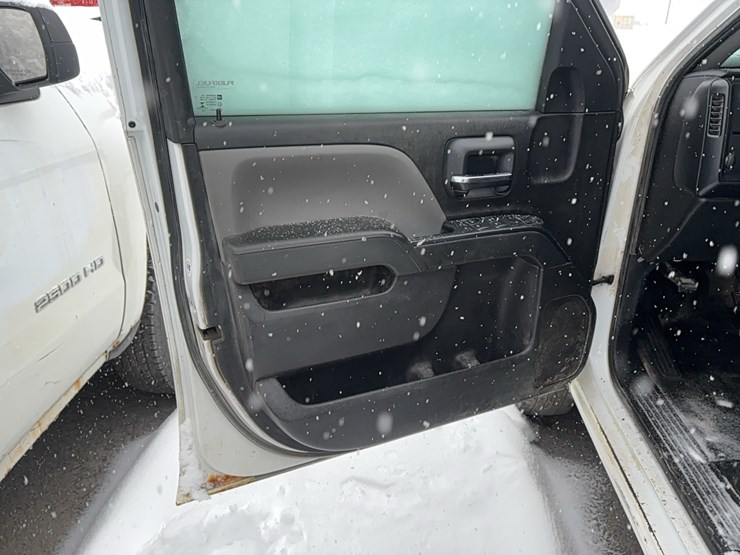 2016-chevrolet-2500hd-image-14