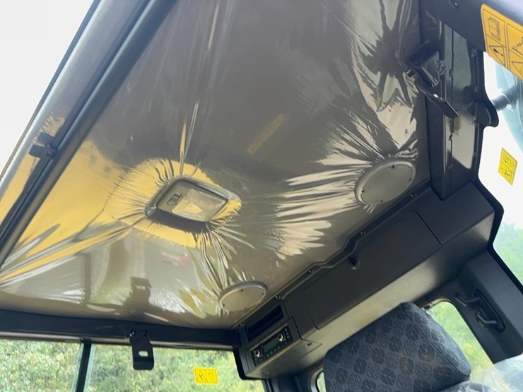 new-holland-e60c-image-3