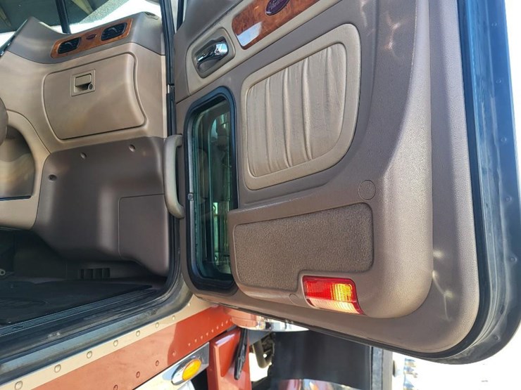 peterbilt-389-image-72