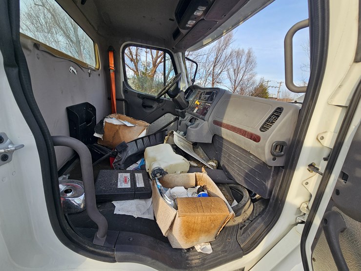 2019-freightliner-m2-106-image-29