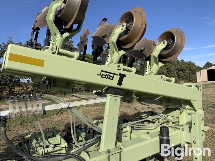 2013-orthman-12r30”-1tripr-strip-till-machine-image-17