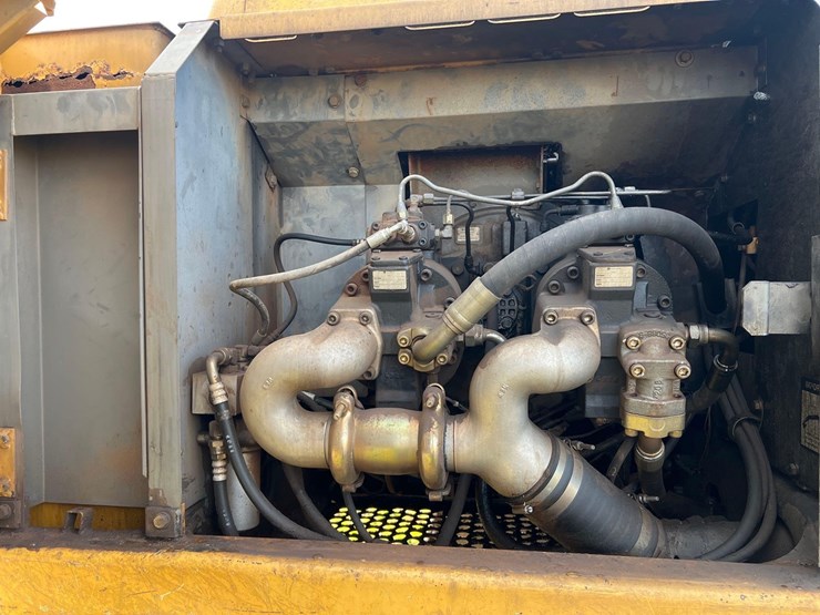 2005-john-deere-330cl-image-17