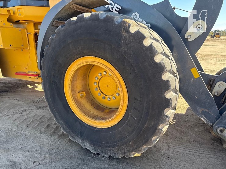 2022-deere-624-p-tier-image-11