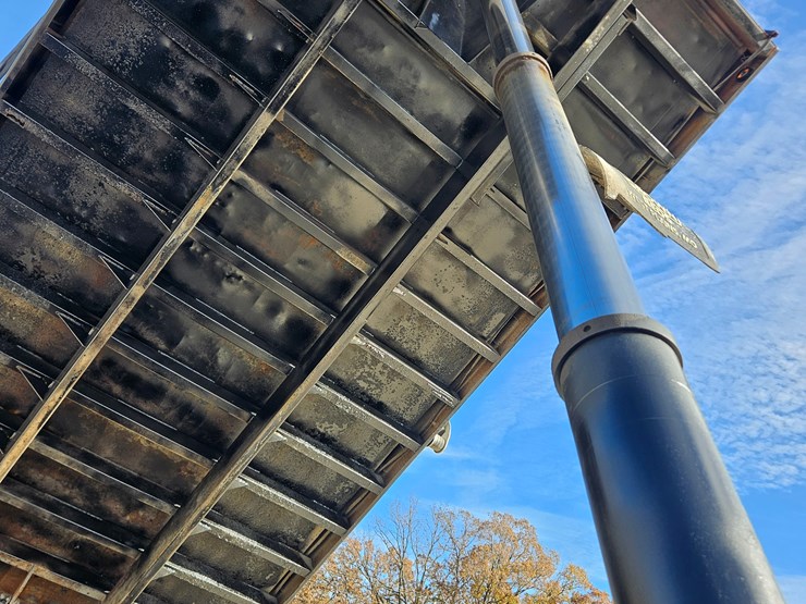 2009-peterbilt-365-image-37