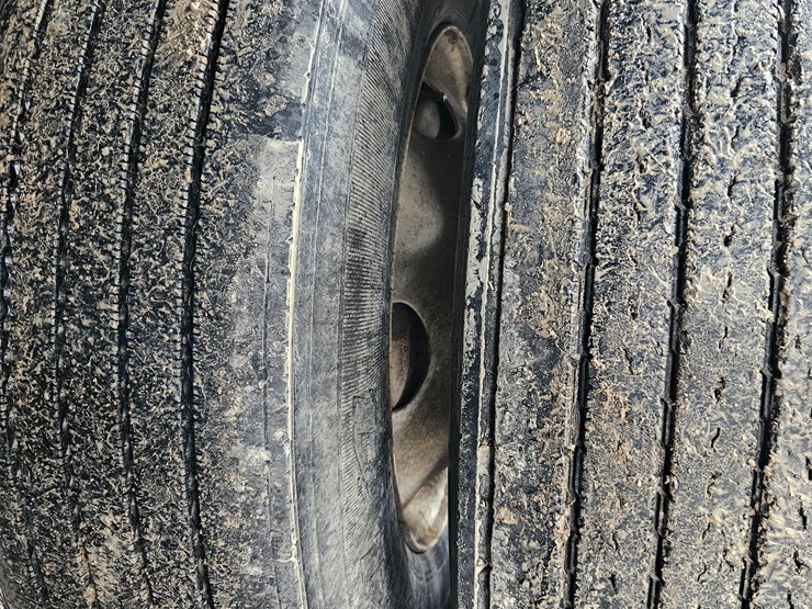 freightliner-columbia-120-image-103