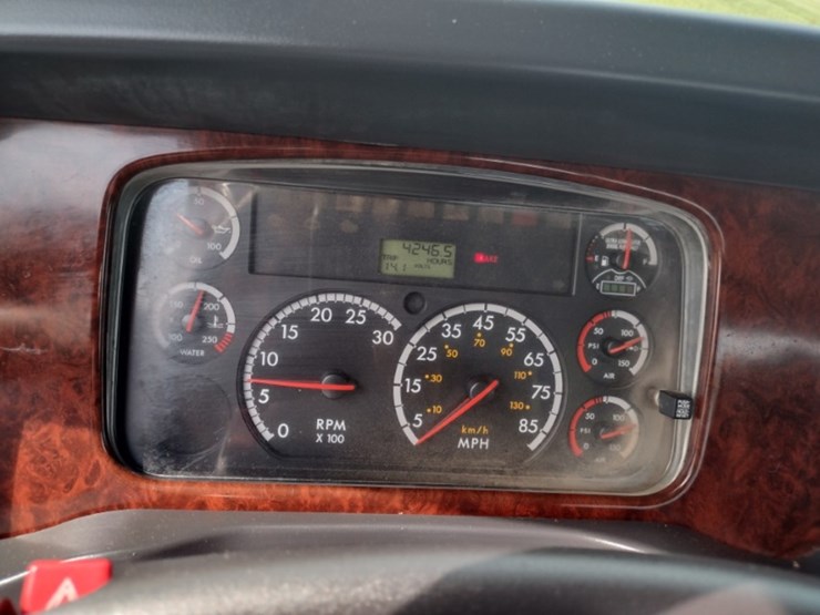 freightliner-m2-106-image-9