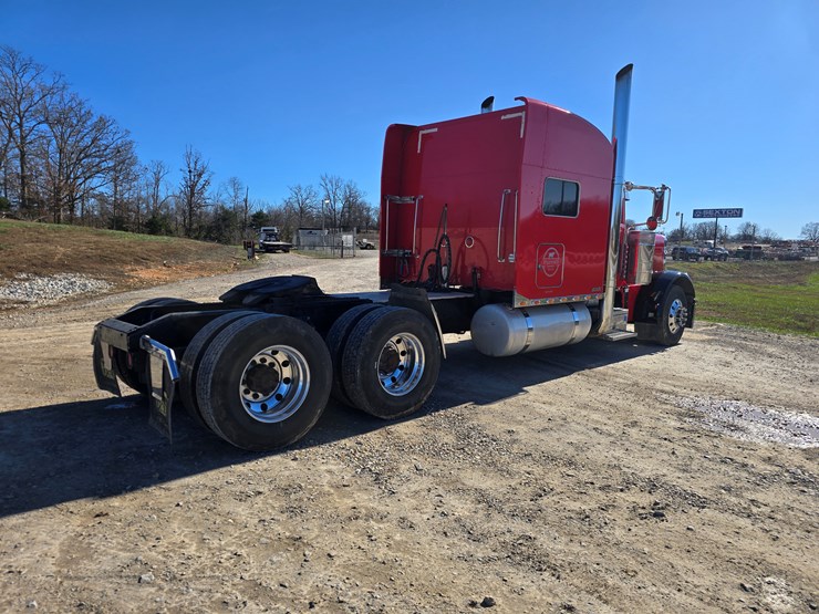 2005-peterbilt-379-image-29